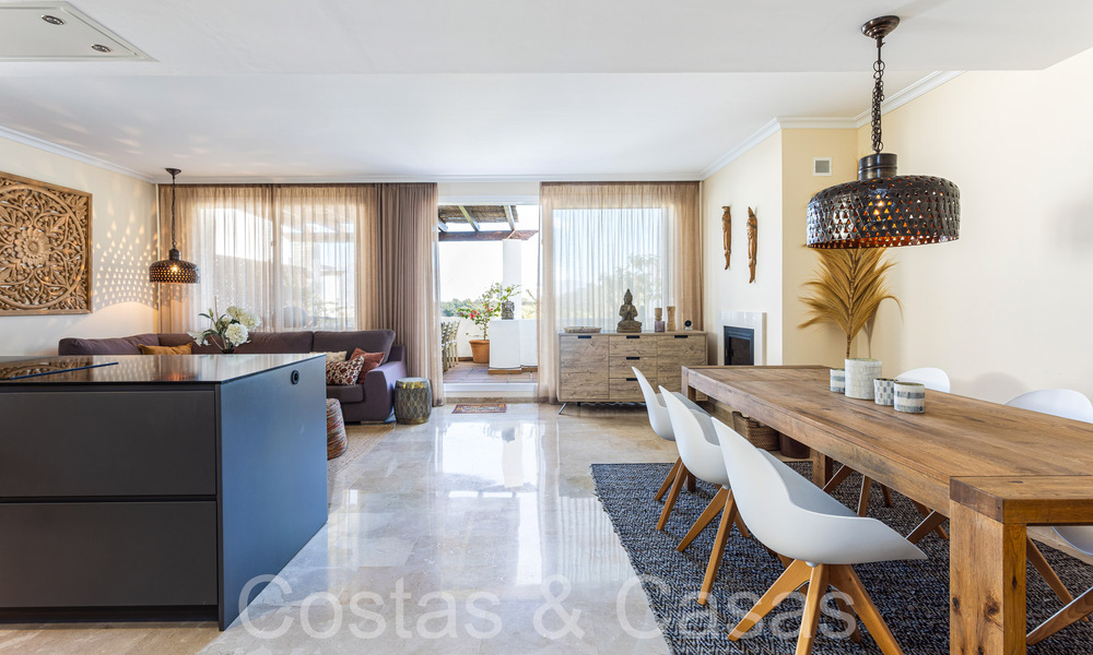 Modern duplex penthouse in Andalusische stijl omgeven door natuur in de heuvels van Marbella 66975