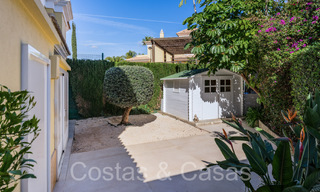 Spaanse, halfvrijstaande luxevilla met zeezicht te koop in de afgeschermde golfgemeenschap van Santa Clara in Oost Marbella 67045 