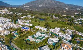 Paleiselijke villa met Moors-Andalusische bouwstijl te koop, omringd door golfbanen in Nueva Andalucia’s golfvallei, Marbella 67090 