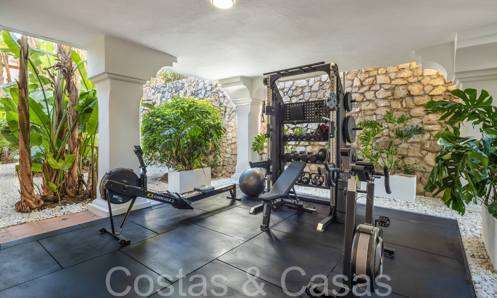 Paleiselijke villa met Moors-Andalusische bouwstijl te koop, omringd door golfbanen in Nueva Andalucia’s golfvallei, Marbella 67110