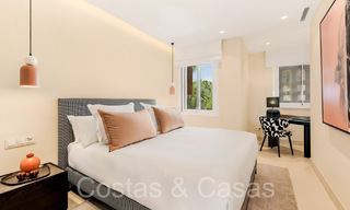 Hoogwaardig gerenoveerd luxe appartement te koop in een eerstelijnsstrand complex aan zee op de New Golden Mile, Marbella - Estepona 67243 
