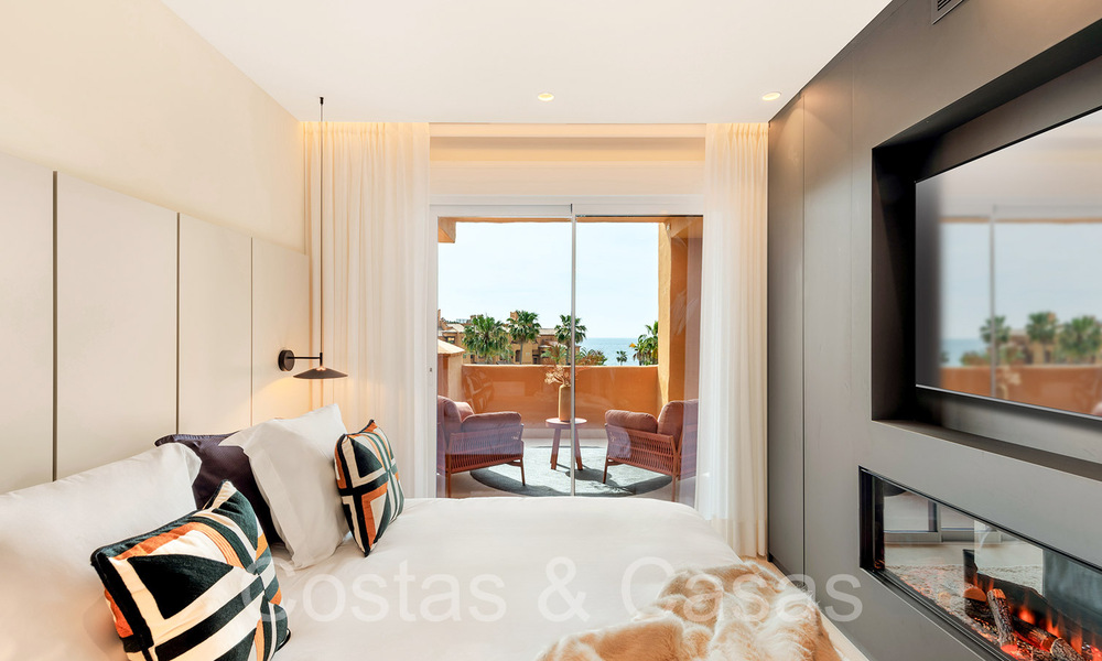 Hoogwaardig gerenoveerd luxe appartement te koop in een eerstelijnsstrand complex aan zee op de New Golden Mile, Marbella - Estepona 67267