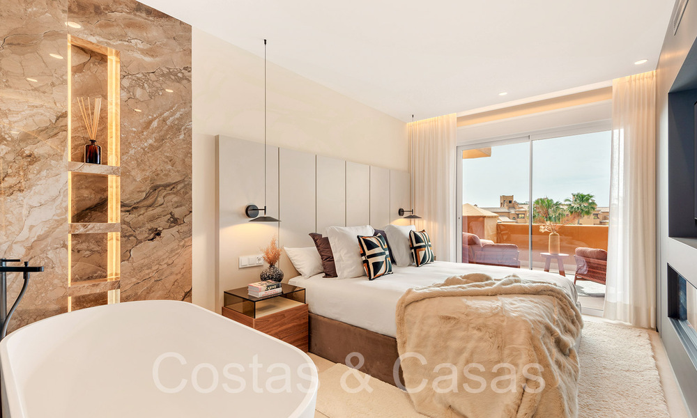Hoogwaardig gerenoveerd luxe appartement te koop in een eerstelijnsstrand complex aan zee op de New Golden Mile, Marbella - Estepona 67269