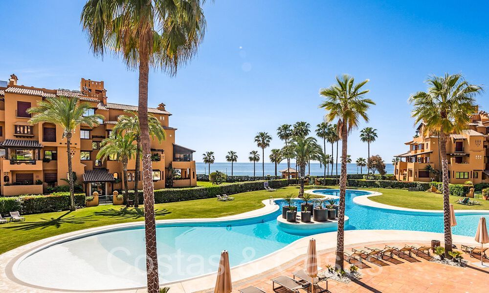 Luxueus gerenoveerd appartement te koop i/e strandcomplex aan zee, met zeezicht, o/d New Golden Mile, Marbella - Estepona 67306