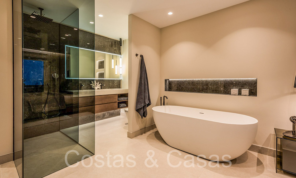 Luxueus gerenoveerd appartement te koop i/e strandcomplex aan zee, met zeezicht, o/d New Golden Mile, Marbella - Estepona 67313