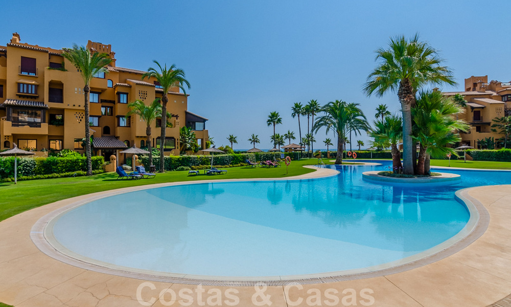 Luxueus gerenoveerd appartement te koop i/e strandcomplex aan zee, met zeezicht, o/d New Golden Mile, Marbella - Estepona 67328