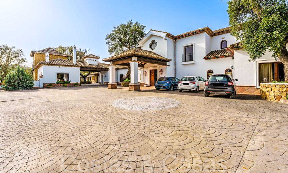 Groots, Andalusisch landgoed te koop op een verhoogde kavel van 5 hectare in de heuvels van Oost Marbella 67538