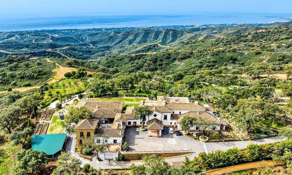Groots, Andalusisch landgoed te koop op een verhoogde kavel van 5 hectare in de heuvels van Oost Marbella 67540