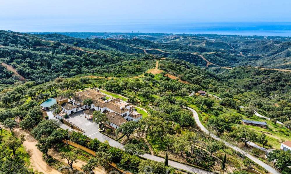 Groots, Andalusisch landgoed te koop op een verhoogde kavel van 5 hectare in de heuvels van Oost Marbella 67542