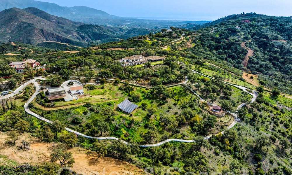 Groots, Andalusisch landgoed te koop op een verhoogde kavel van 5 hectare in de heuvels van Oost Marbella 67545
