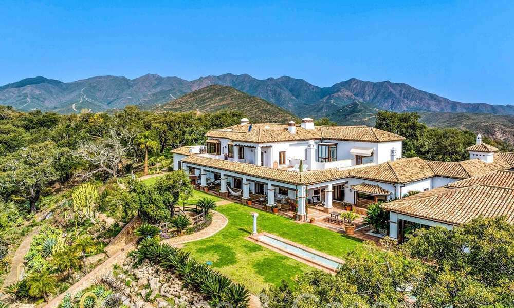 Groots, Andalusisch landgoed te koop op een verhoogde kavel van 5 hectare in de heuvels van Oost Marbella 67550