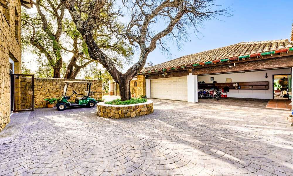 Groots, Andalusisch landgoed te koop op een verhoogde kavel van 5 hectare in de heuvels van Oost Marbella 67552