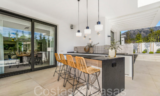Modernistische luxevilla te koop in een exclusieve, afgeschermde woonwijk op de Golden Mile van Marbella 67629 