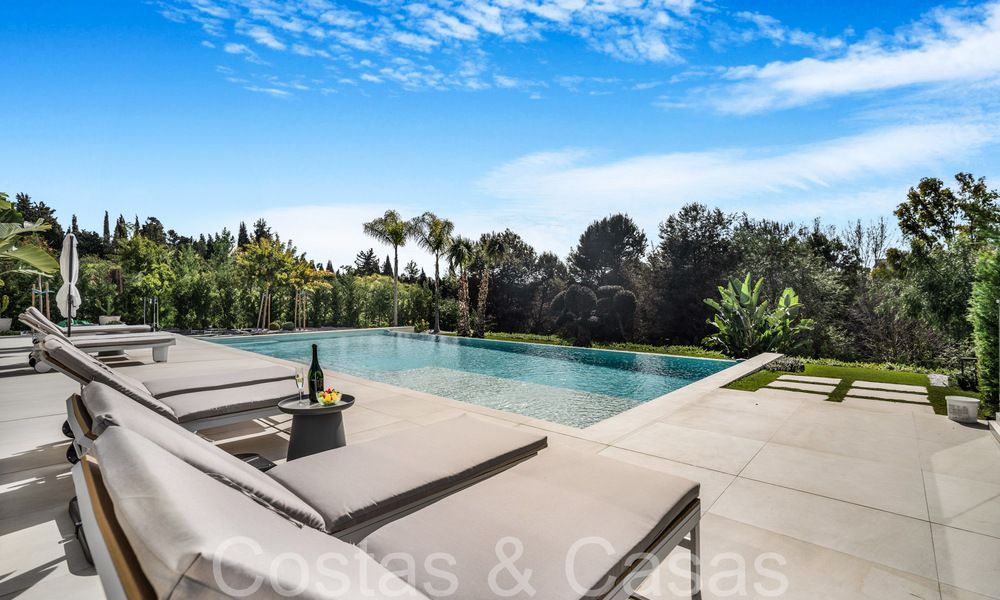 Modernistische luxevilla te koop in een exclusieve, afgeschermde woonwijk op de Golden Mile van Marbella 67630