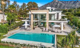 Modernistische luxevilla te koop in een exclusieve, afgeschermde woonwijk op de Golden Mile van Marbella 67633 
