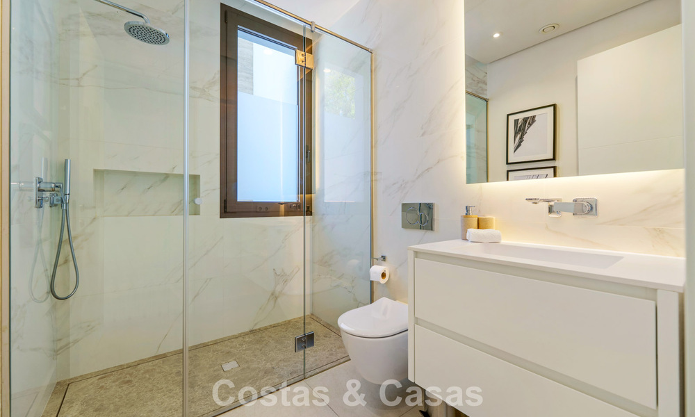 Modernistische luxevilla te koop in een exclusieve, afgeschermde woonwijk op de Golden Mile van Marbella 787626