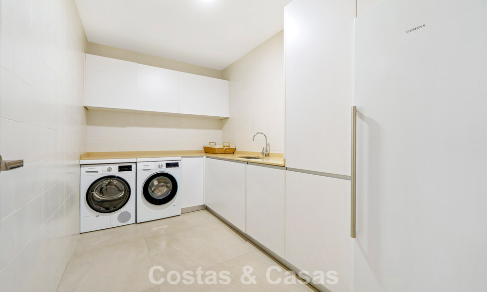 Modernistische luxevilla te koop in een exclusieve, afgeschermde woonwijk op de Golden Mile van Marbella 787629