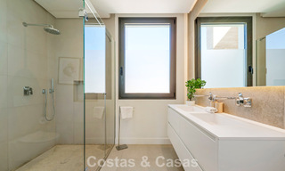 Modernistische luxevilla te koop in een exclusieve, afgeschermde woonwijk op de Golden Mile van Marbella 787637 