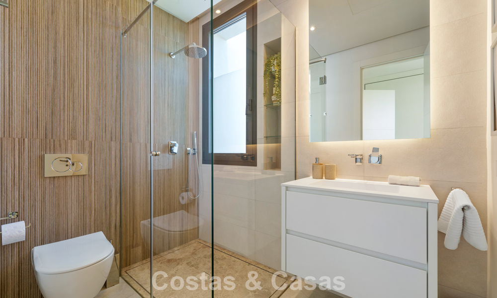 Modernistische luxevilla te koop in een exclusieve, afgeschermde woonwijk op de Golden Mile van Marbella 787639