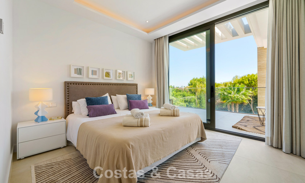 Modernistische luxevilla te koop in een exclusieve, afgeschermde woonwijk op de Golden Mile van Marbella 787640