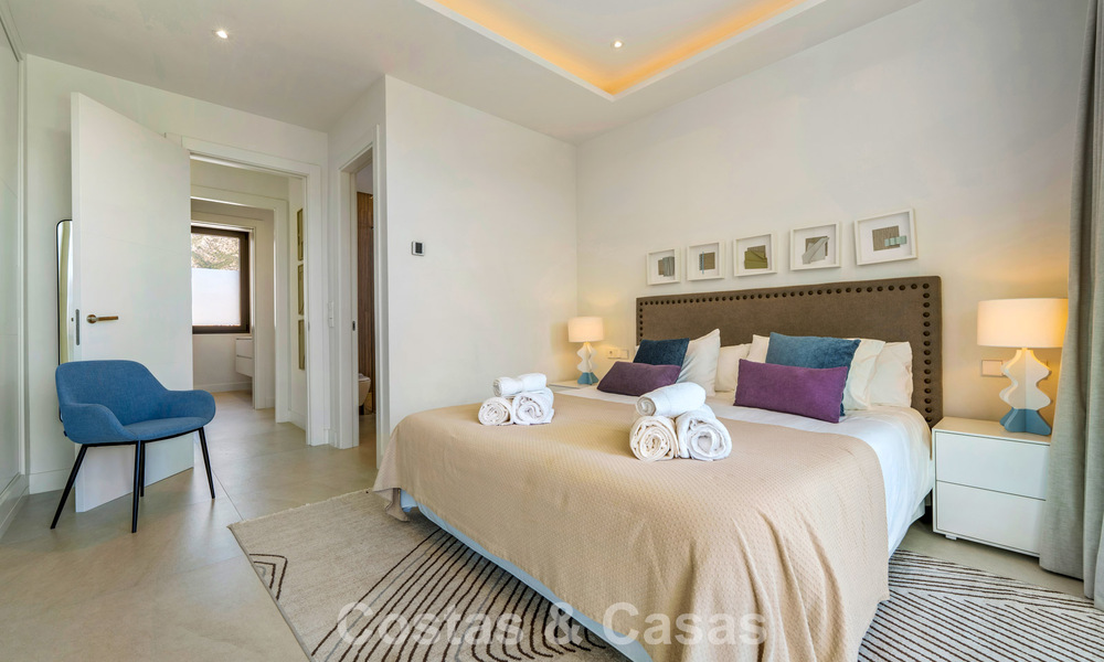 Modernistische luxevilla te koop in een exclusieve, afgeschermde woonwijk op de Golden Mile van Marbella 787641