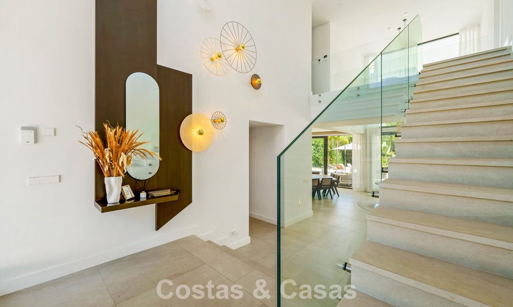 Modernistische luxevilla te koop in een exclusieve, afgeschermde woonwijk op de Golden Mile van Marbella 787666