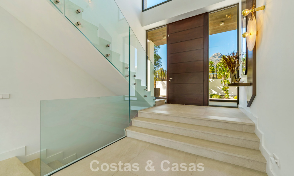 Modernistische luxevilla te koop in een exclusieve, afgeschermde woonwijk op de Golden Mile van Marbella 787667