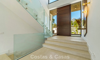 Modernistische luxevilla te koop in een exclusieve, afgeschermde woonwijk op de Golden Mile van Marbella 787667 