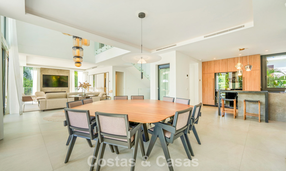Modernistische luxevilla te koop in een exclusieve, afgeschermde woonwijk op de Golden Mile van Marbella 787668