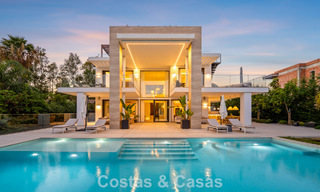 Modernistische luxevilla te koop in een exclusieve, afgeschermde woonwijk op de Golden Mile van Marbella 787676 