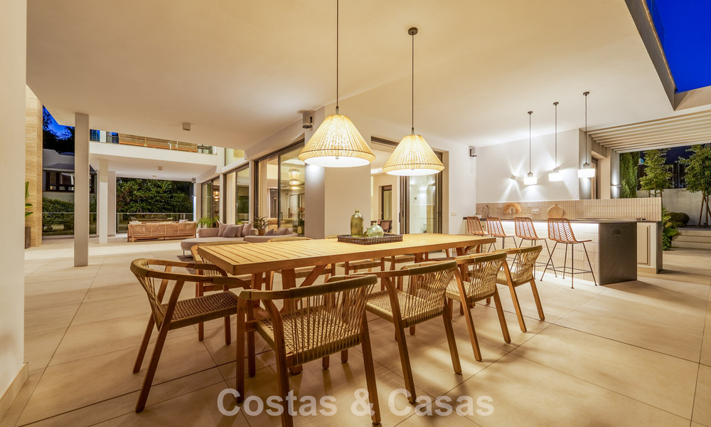 Modernistische luxevilla te koop in een exclusieve, afgeschermde woonwijk op de Golden Mile van Marbella 787678