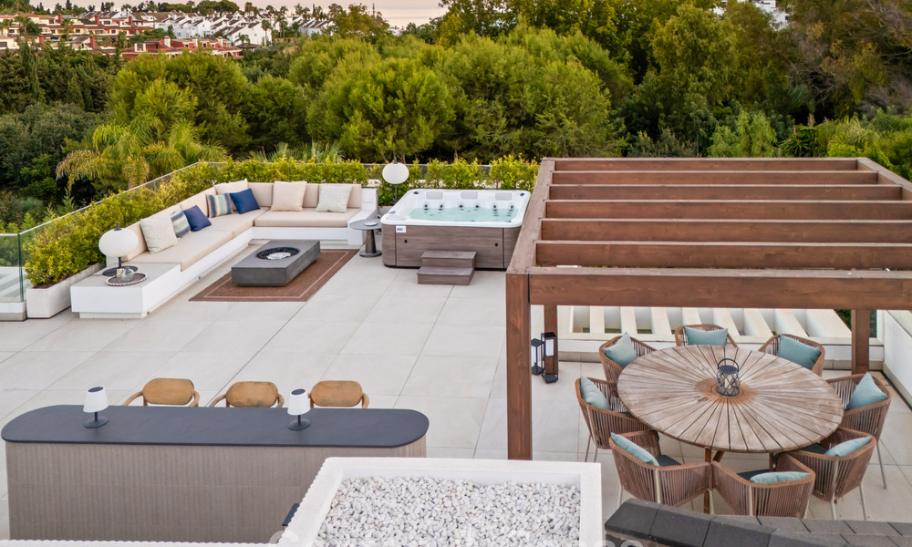 Modernistische luxevilla te koop in een exclusieve, afgeschermde woonwijk op de Golden Mile van Marbella 787684