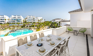 Instapklaar, ruim penthouse met panoramisch zeezicht te koop in de heuvels van Estepona, dichtbij het centrum 67517 