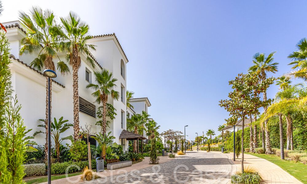 Instapklaar, ruim penthouse met panoramisch zeezicht te koop in de heuvels van Estepona, dichtbij het centrum 67520