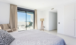 Instapklaar, ruim penthouse met panoramisch zeezicht te koop in de heuvels van Estepona, dichtbij het centrum 67526 