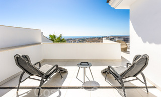 Instapklaar, ruim penthouse met panoramisch zeezicht te koop in de heuvels van Estepona, dichtbij het centrum 67527 