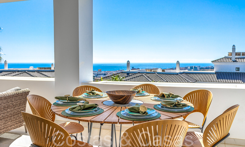 Instapklaar, ruim penthouse met panoramisch zeezicht te koop in de heuvels van Estepona, dichtbij het centrum 67534