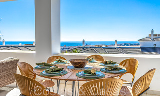 Instapklaar, ruim penthouse met panoramisch zeezicht te koop in de heuvels van Estepona, dichtbij het centrum 67534 