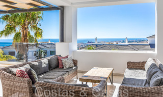 Instapklaar, ruim penthouse met panoramisch zeezicht te koop in de heuvels van Estepona, dichtbij het centrum 67535 