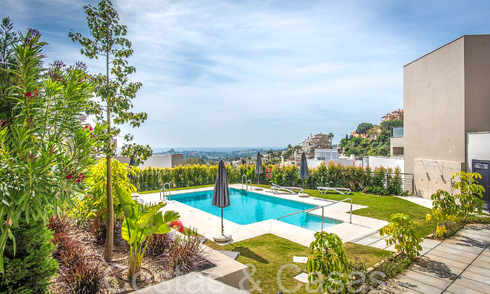 Gloednieuw luxe appartement te koop aan een idyllisch meer met zeezicht in Nueva Andalucia, Marbella 67782