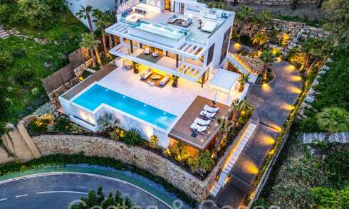 Instapklare, moderne luxevilla met onbelemmerd zeezicht te koop, gelegen in La Quinta, Marbella - Benahavis 67756