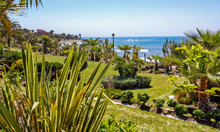 Verfijnd gerenoveerd appartement te koop in Las Dunas Park, een exclusief strandresort tussen Marbella en Estepona 67958 