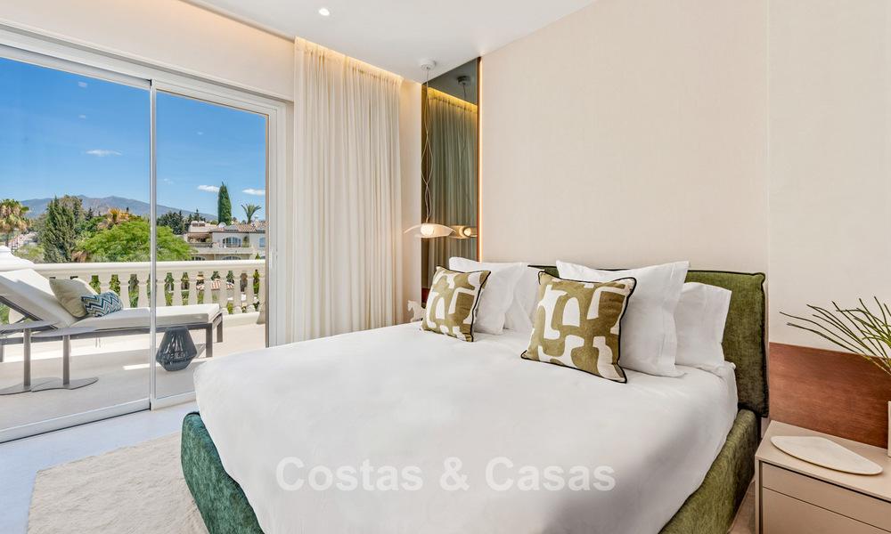 Verfijnd gerenoveerd appartement te koop in Las Dunas Park, een exclusief strandresort tussen Marbella en Estepona 774370