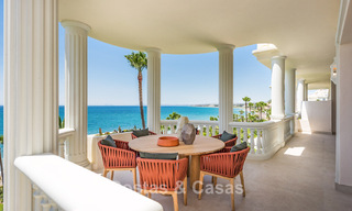 Verfijnd gerenoveerd appartement te koop in Las Dunas Park, een exclusief strandresort tussen Marbella en Estepona 774381 