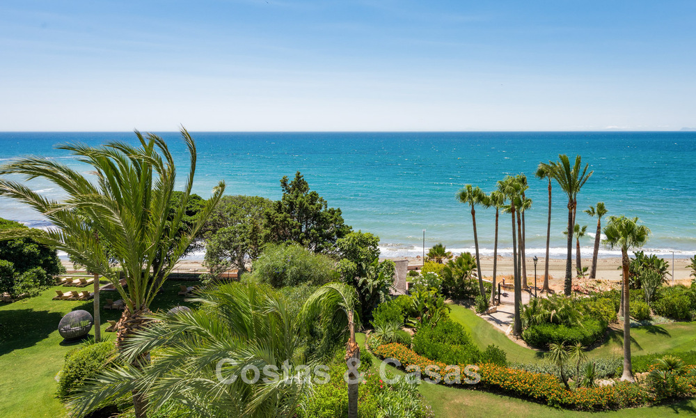 Verfijnd gerenoveerd appartement te koop in Las Dunas Park, een exclusief strandresort tussen Marbella en Estepona 774383