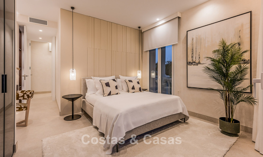 Verfijnd gerenoveerd appartement te koop in Las Dunas Park, een exclusief strandresort tussen Marbella en Estepona 774388