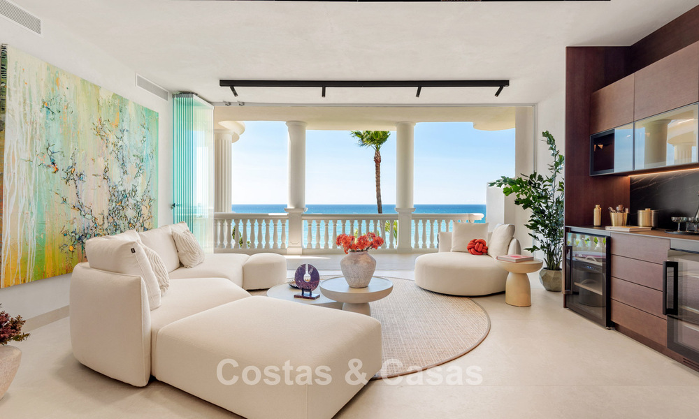Verfijnd gerenoveerd appartement te koop in Las Dunas Park, een exclusief strandresort tussen Marbella en Estepona 774396