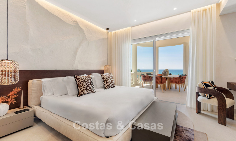 Verfijnd gerenoveerd appartement te koop in Las Dunas Park, een exclusief strandresort tussen Marbella en Estepona 774397