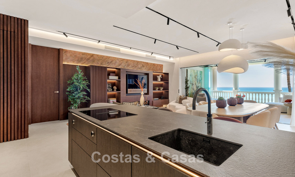 Verfijnd gerenoveerd appartement te koop in Las Dunas Park, een exclusief strandresort tussen Marbella en Estepona 774398