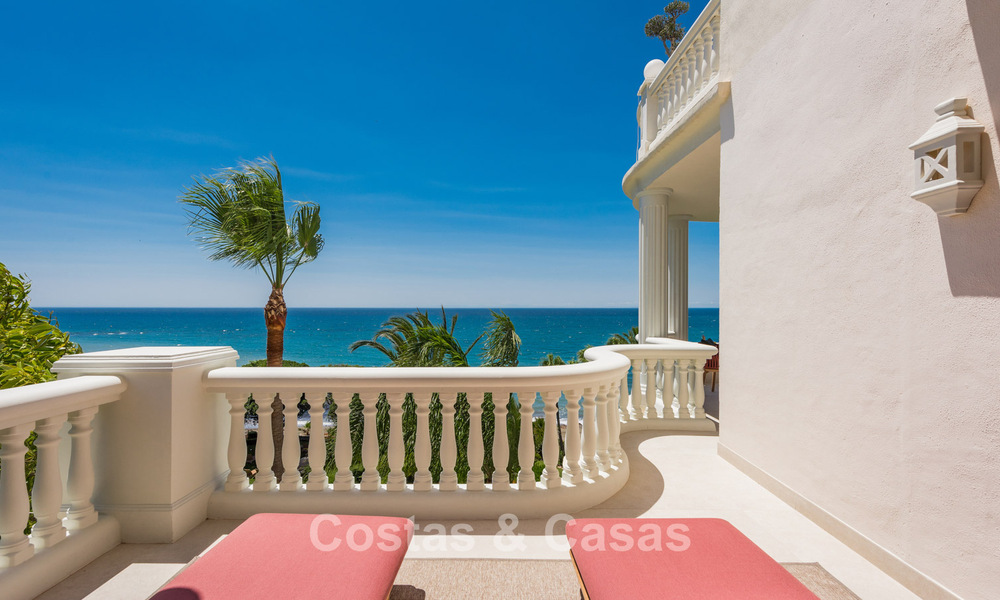 Verfijnd gerenoveerd appartement te koop in Las Dunas Park, een exclusief strandresort tussen Marbella en Estepona 774399